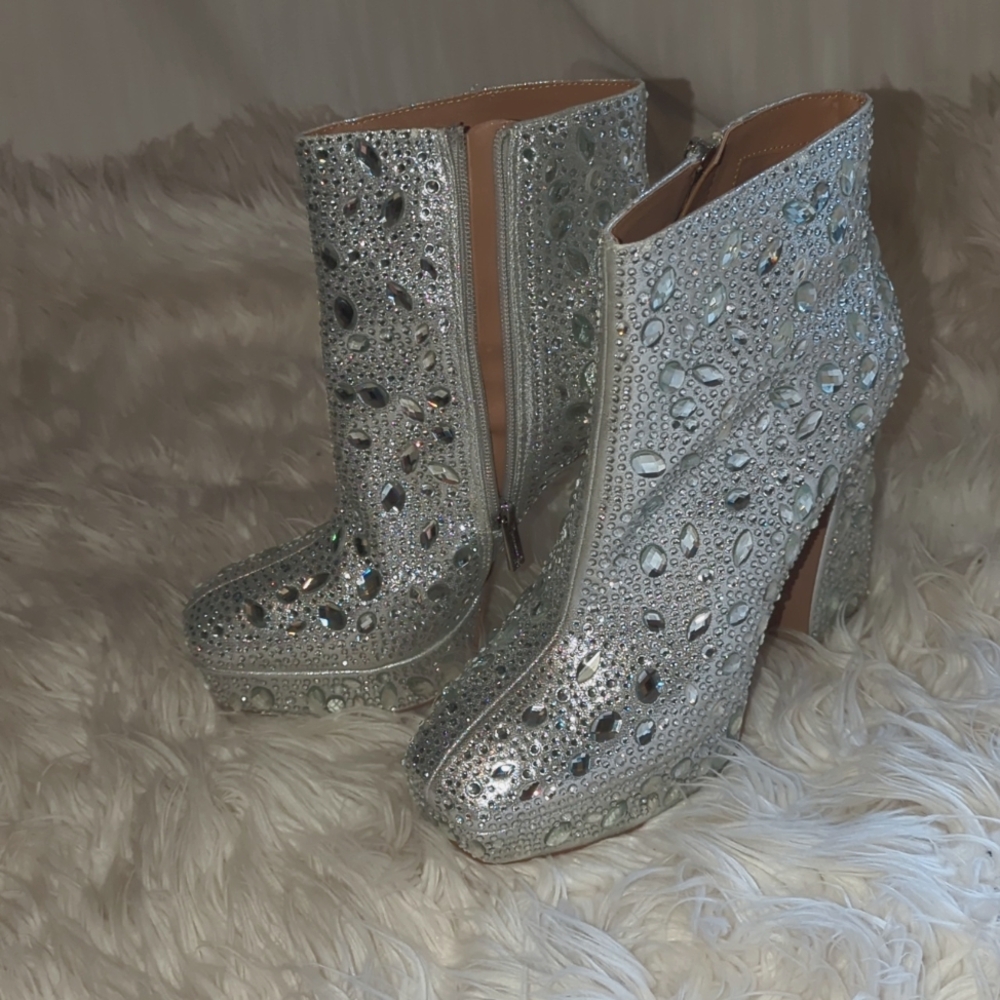 Never worn Jessica Simpson boots